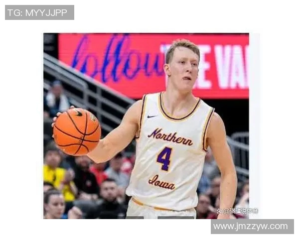 神射手AJ格林三分球全中展现超强实力助球队赢得胜利