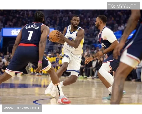 维金斯称赞鲍威尔赛季表现出色第四节关键时刻展现爆发力