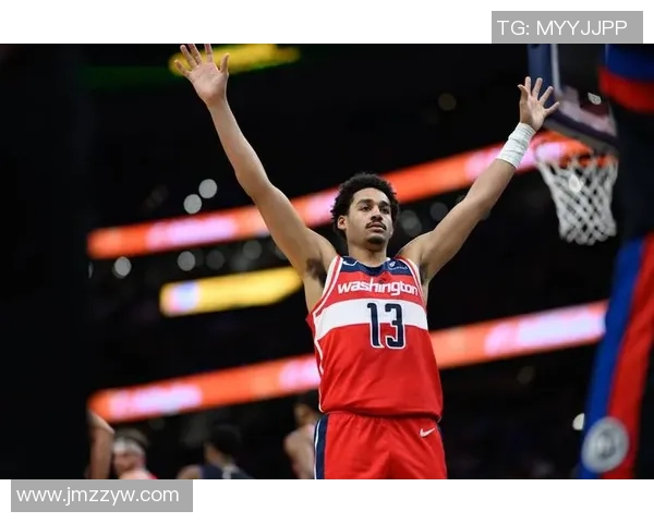 普尔半场表现出色6投3中贡献12分1篮板2助攻展现出强大实力