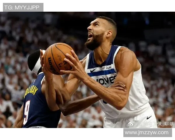 华子称赞麦丹持球决策进步期待里德展现更强能力 华子称赞麦丹持球决策进步期待里德展现更强能力