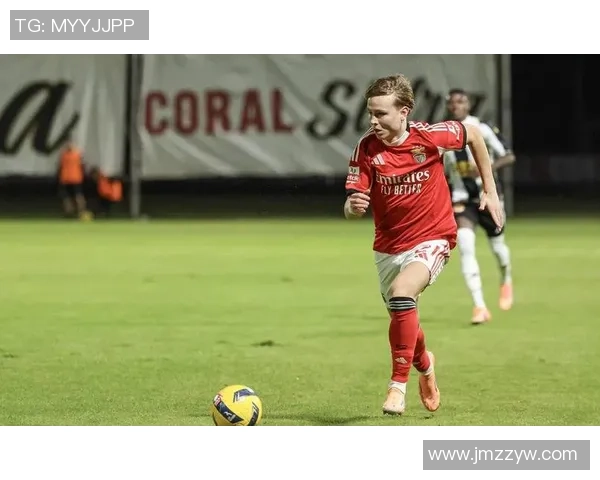 尤文等豪门瞄准本菲卡17岁后卫福尔莫索穆帅称其为新一代小麦