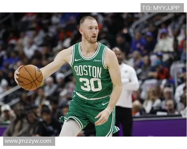 豪泽坚持三分出手21次直言追求纪录不愿投两分球 豪泽坚持三分出手21次直言追求纪录不愿投两分球